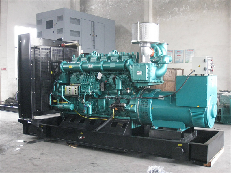 苏州200KW 柴油发电机的油耗是多少？